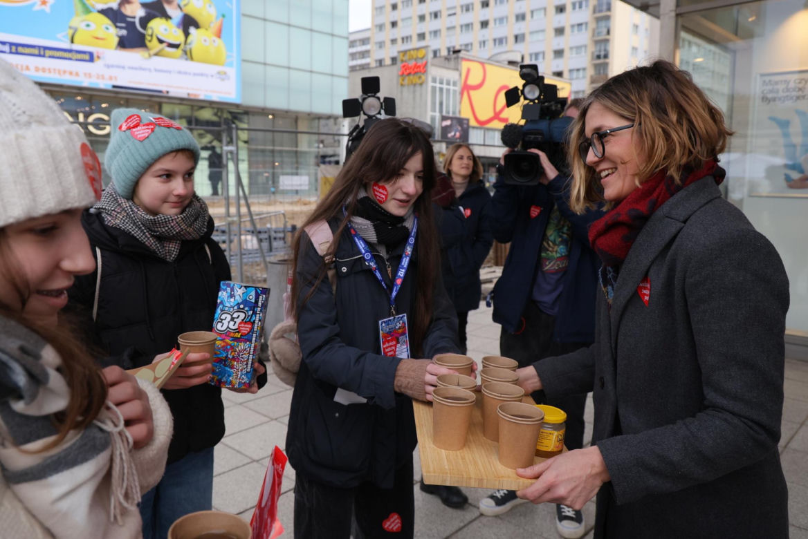 Warszawa. Wolontariusze WOŚP w centrum Warszawy