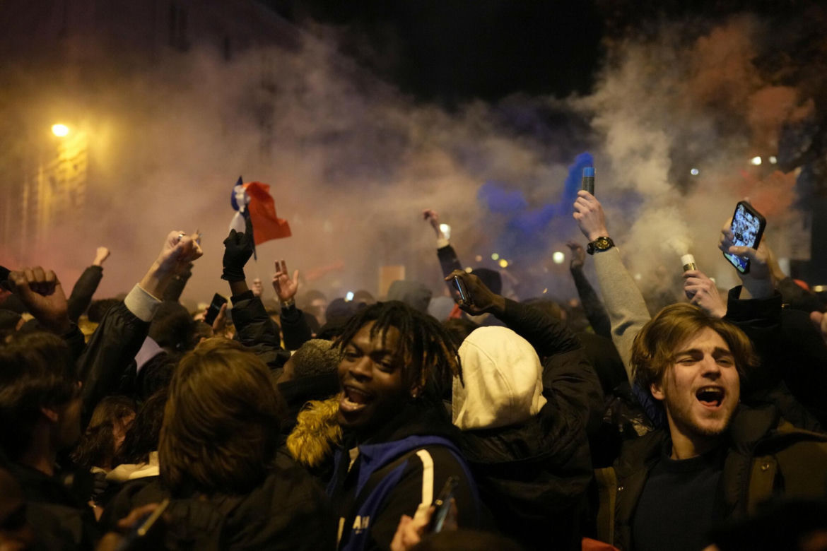 Paryż po meczu Francja Maroko podczas mistrzostw świata FIFA Katar 2022