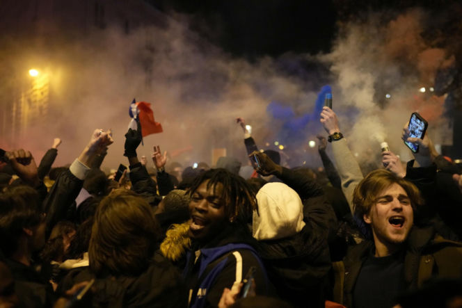 Paryż po meczu Francja Maroko podczas mistrzostw świata FIFA Katar 2022