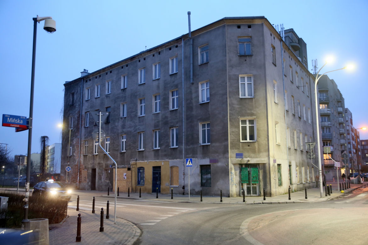 Praga-Południe: Złodzieje splądrowali wszystkie mieszkania w kamienicy na Kamionku. „Zabrali nawet deskę klozetową”