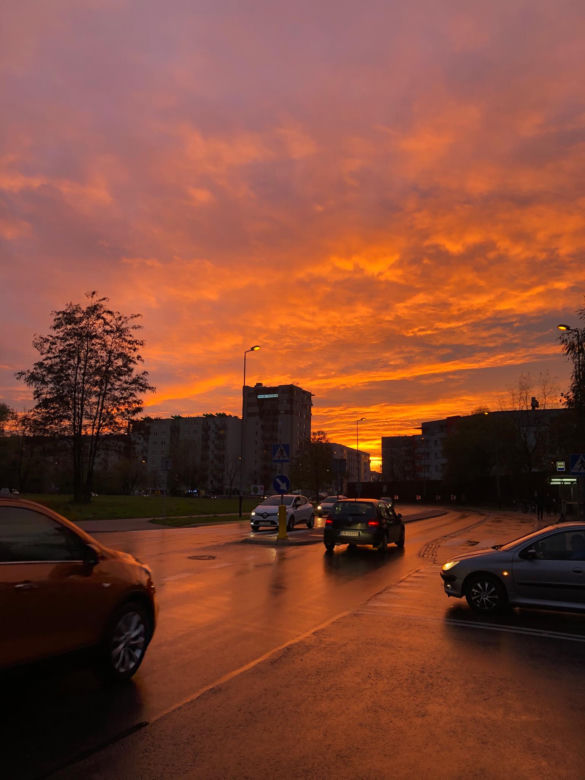 Ognisty zachód słońca nad Krakowem