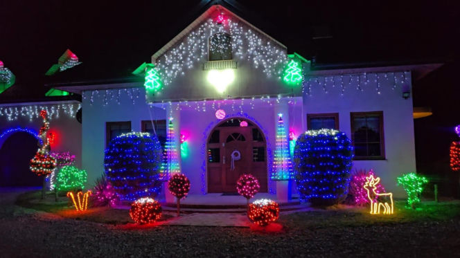 Magia Świąt w Świętokrzyskiem. Gdzie szukać najpiękniej oświetlonych domów? Rzepin i Pawłów skradły show!