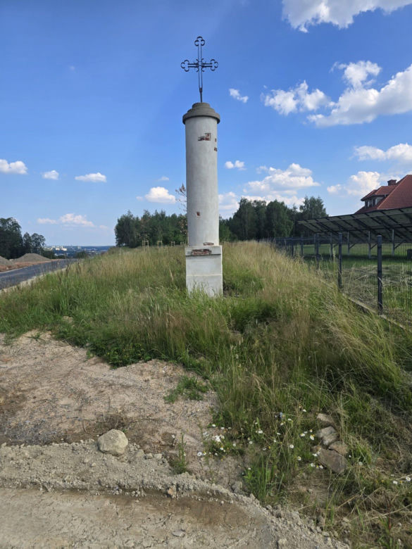 Kolumna z 1843 roku stanęła na drodze obwodnicy. Kryła historię zburzonego kościoła