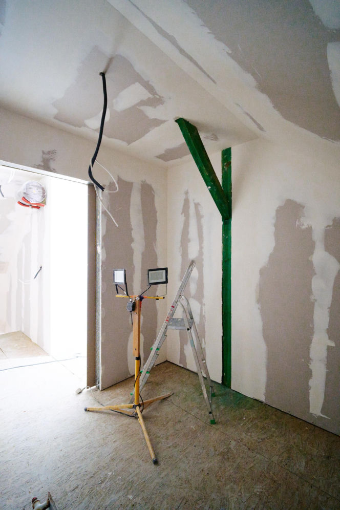 Tragiczny wypadek przerwał marzenia. Ekipa "Nasz Nowy Dom" walczyła z czasem. ZDJĘCIA domu przed i po remoncie