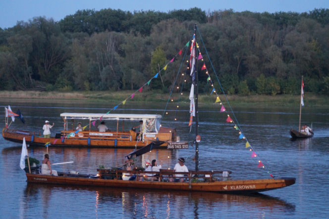 Wieczorna parada na Wiśle zachwyciła mieszkańców. Tak wyglądał finał Festiwalu Wisły w Fordonie