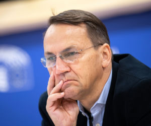 Sikorski grozi Kaczyńskiemu komornikiem