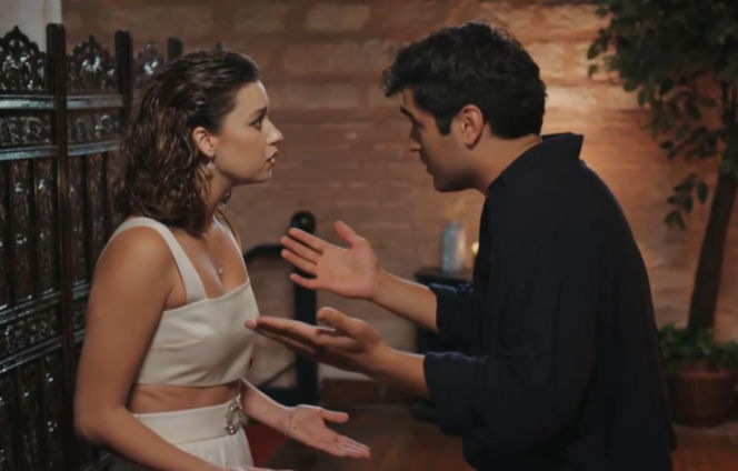 Złoty chłopak, odcinek 251: Feritowi wciąż nie daje spokoju rozstanie z Seyran. Jego ukochana ma powody do obaw