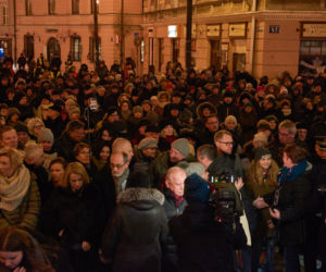 Lublin solidarny z Gdańskiem. Setki osób przed ratuszem