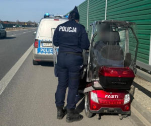 76-latek wjechał wózkiem inwalidzkim na trasę S14. Nieprawdopodobne, jak tłumaczył się policjantom