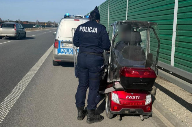 76-latek wjechał wózkiem inwalidzkim na trasę S14. Nieprawdopodobne, jak tłumaczył się policjantom