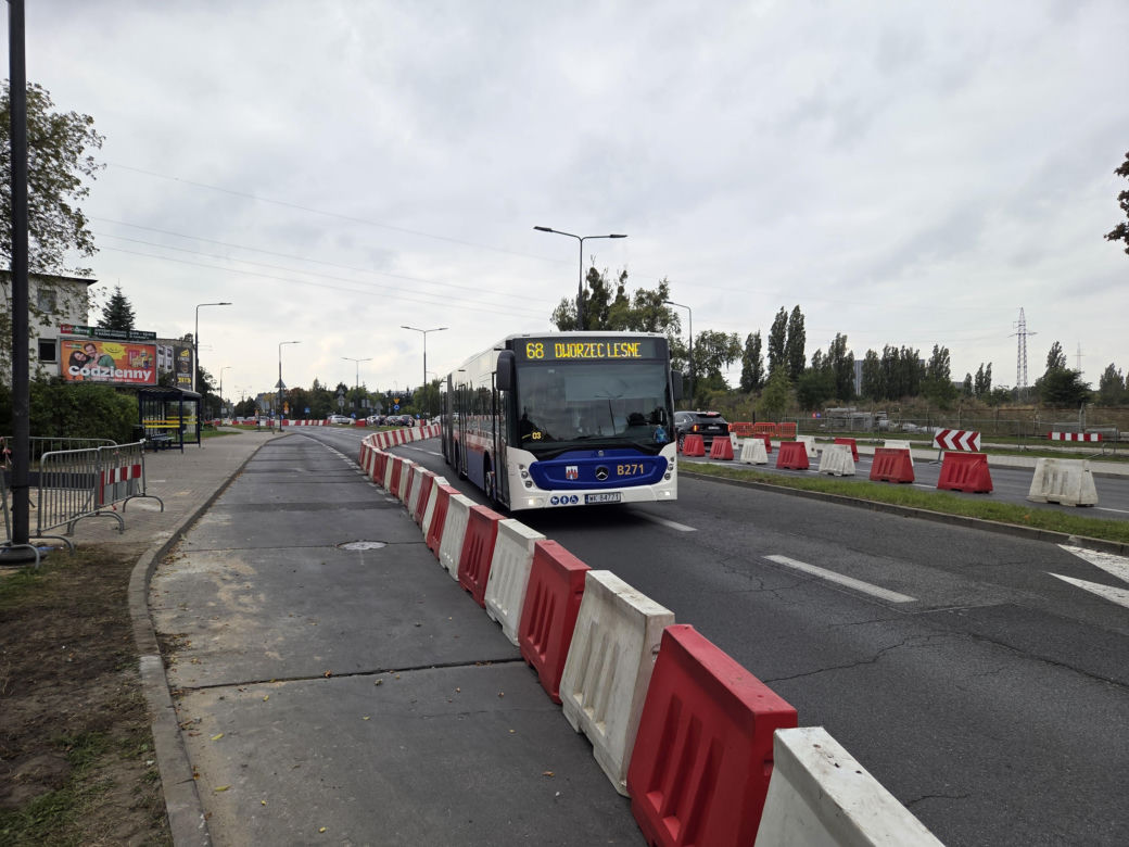 Tak się teraz jeździ na osiedlu Leśnym. Utrudnienia dla kierowców i pasażerów!