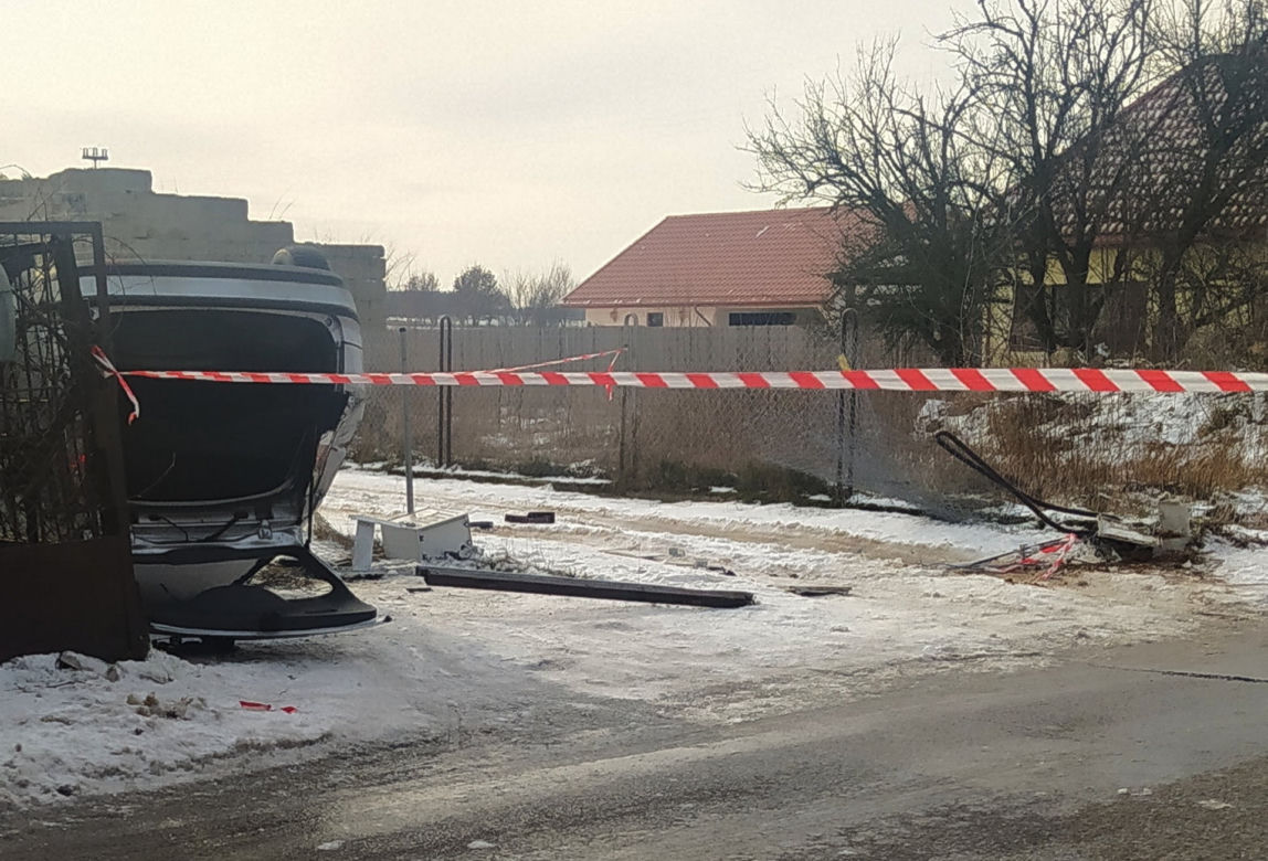 Skasowała auto, zadrapała się tylko w palec