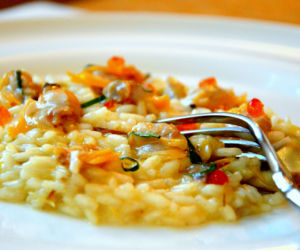 Risotto z karczochami, vongolami i kawiorem
