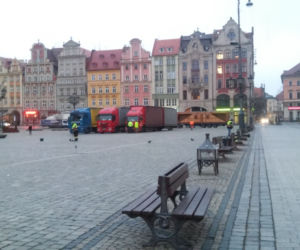 Montują Jarmark Bożonarodzeniowy na rynku