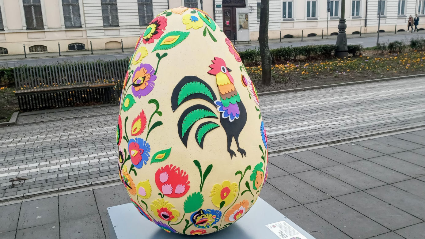 Gigantyczne pisanki w Alei Kwiatowej