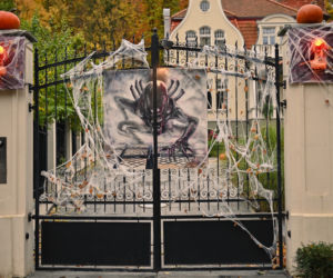 Gdańsk: Dom jak z horroru. Udekorowali budynek na helloween [ZDJĘCIA]