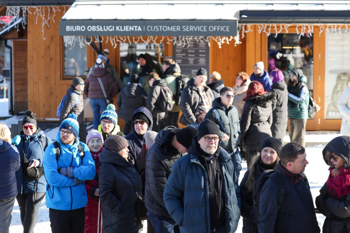 Fatalne warunki w Tatrach. Jest mroźno, ślisko, a szlaki są zasypane śniegiem. TPN ostrzega turystów