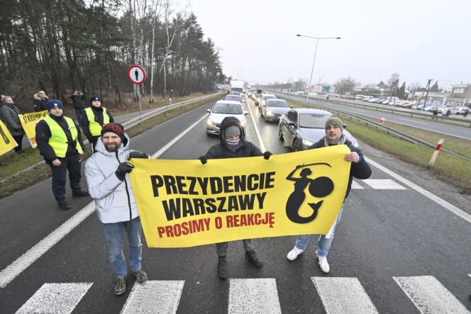 Mają dość korków, chcą buspas. W godzinach szczytu protestowali na pasach