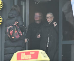 Krystyna Janda kurzy w aucie