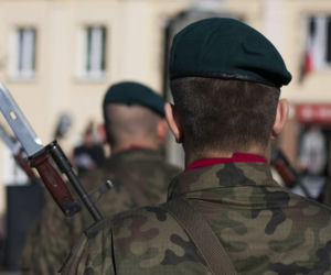 Ile zarabiają ŻOŁNIERZE? Znamy stawki. To naprawdę DUŻE pieniądze [LISTA]