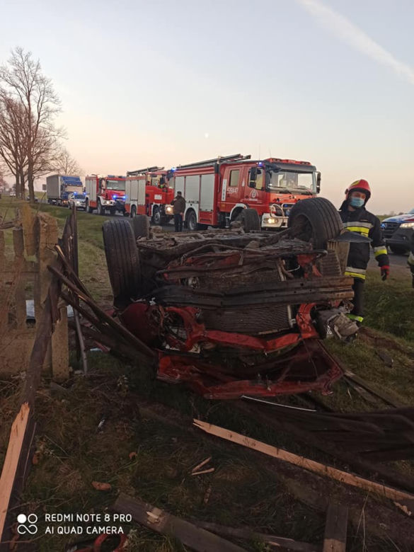 WIRY: 26-latek DACHOWAŁ chevroletem w rowie. Auto SKASOWANE