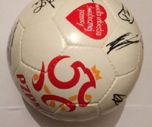 WOŚP 2020. Trwają licytacje! Piłka z autografami, kombinezon podlodowy, plastron żużlowy 
