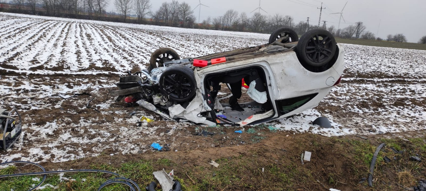 Koszmarny wypadek pod Wągrowcem! Kobieta nie żyje, inni poszkodowani w bardzo ciężkim stanie [ZDJĘCIA].