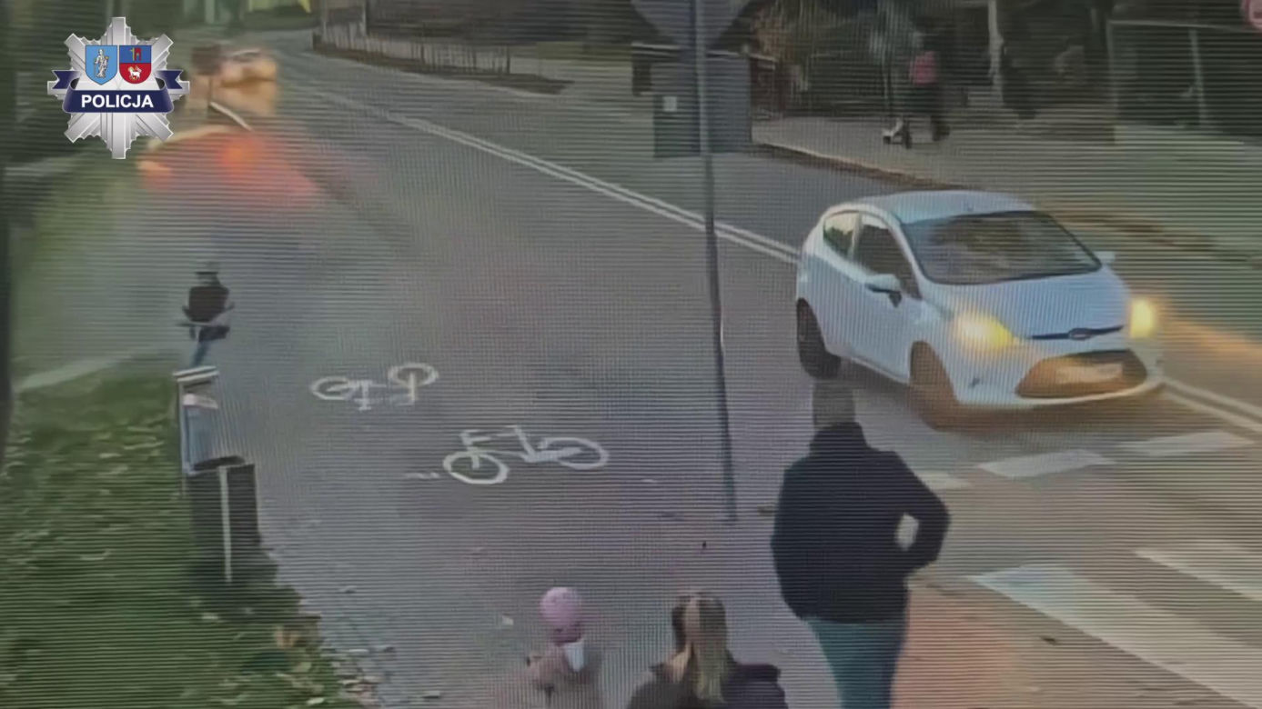 Wjechał na chodnik, minął dziecko i runął z wiaduktu. Nagranie mrozi krew w żyłach!