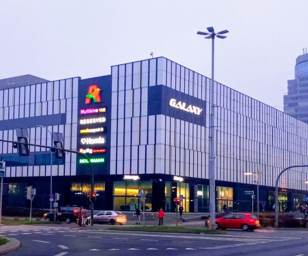 Tragedia w Galaxy. 13-latka spadła z dużej wysokości