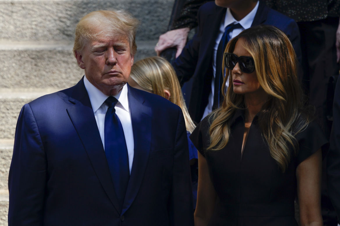 Ivana Trump pochowana na polu golfowy. To przekręt podatkowy Donalda Trumpa?