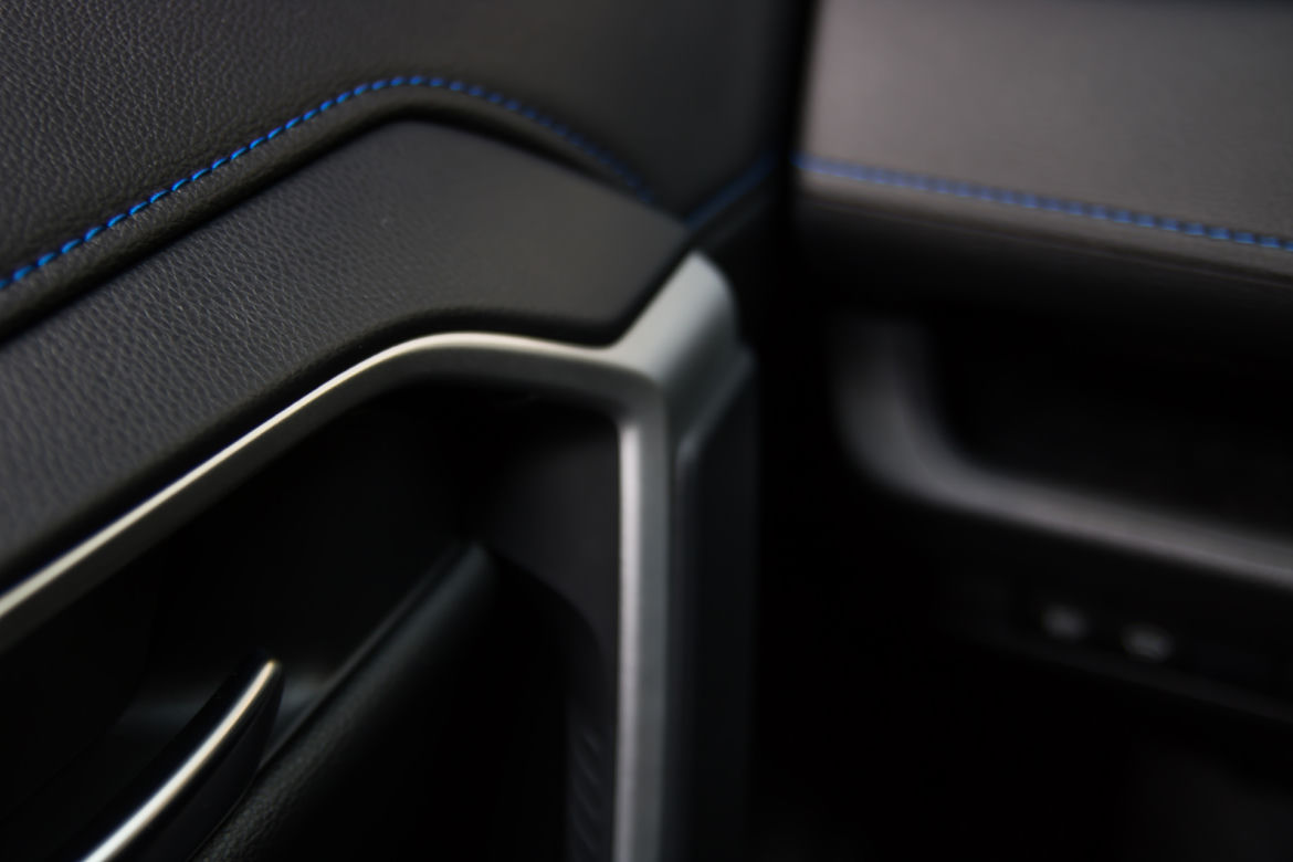 2019 Toyota RAV4 Hybrid - wnętrze piątej generacji SUV-a