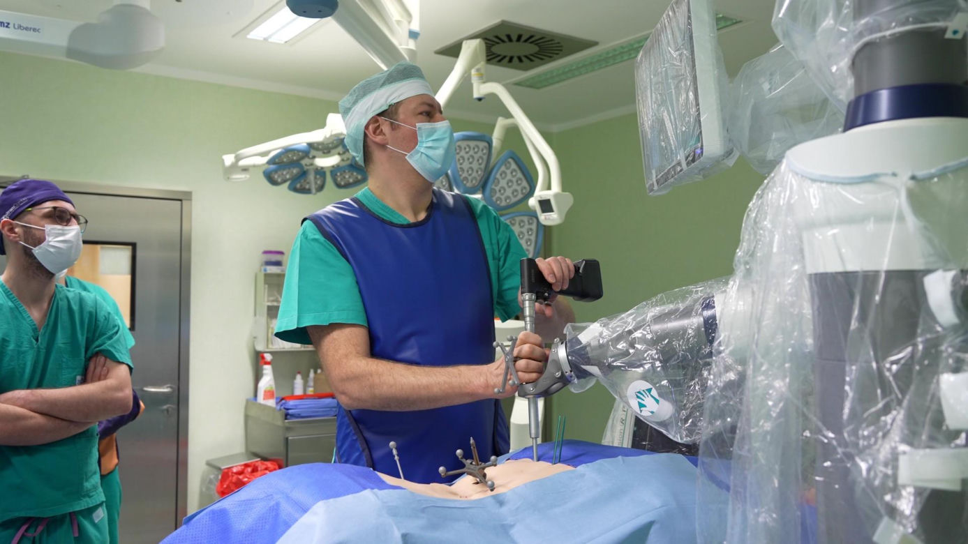 Ponad sto operacji kręgosłupów z udziałem robota w szpitalu wojewódzkim w Szczecinie