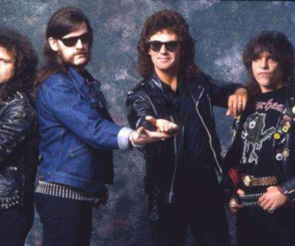 Czterech muzyków zespołu Motörhead w skórzanych kurtkach. O jubileuszowej edycji albumu przeczytasz na SE.