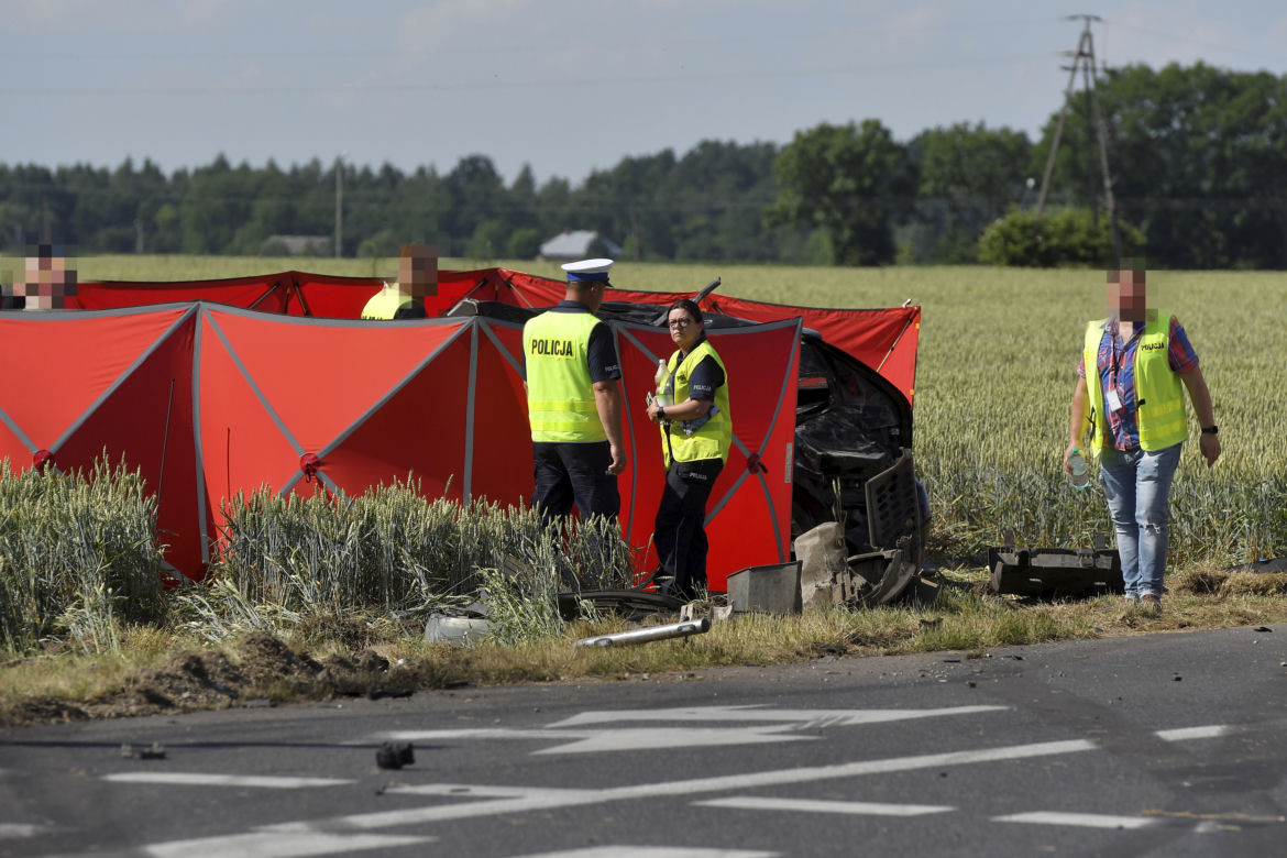 Znak "stop" stanął na skrzyżowaniu śmierci. Minął rok od potwornej tragedii w Elżbietowie