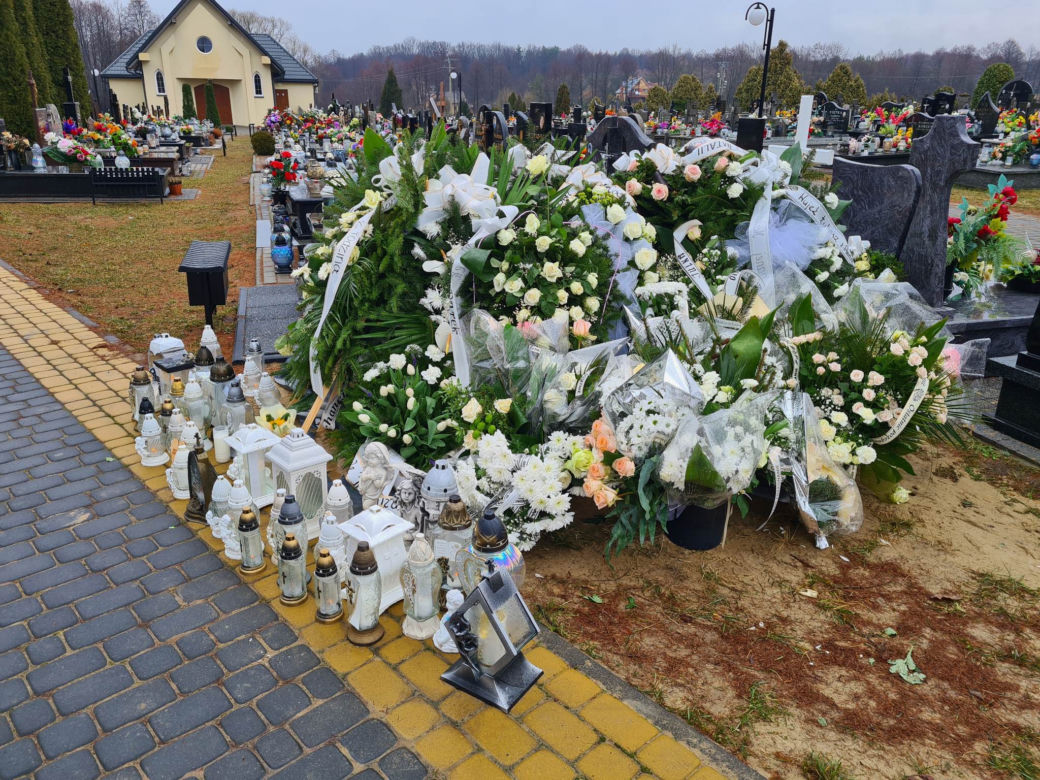 Grób Natalii usłany kwiatami [GALERIA]