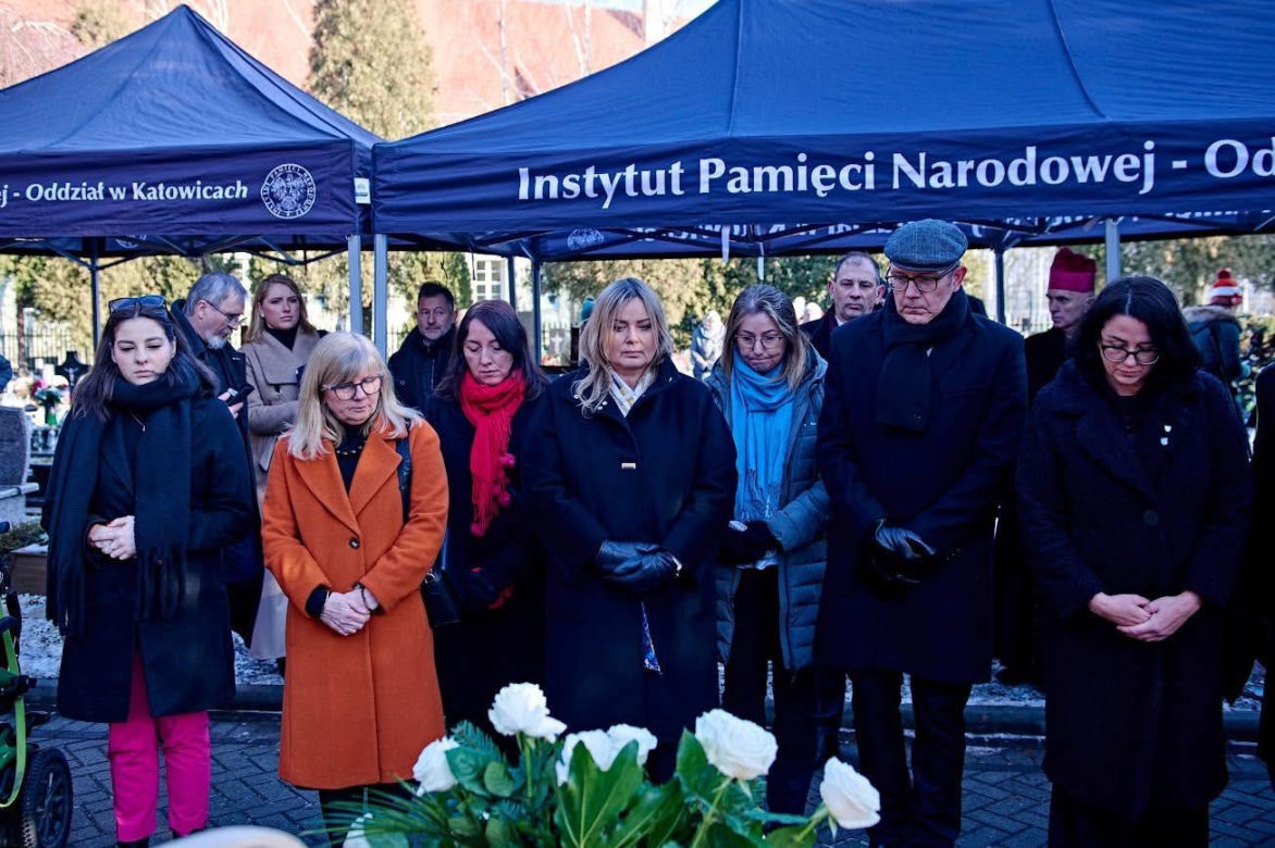 Obchody 80. rocznicy Marszu Śmierci w Gliwicach. Odsłonięto pomnik upamiętniający ofiary tragedii