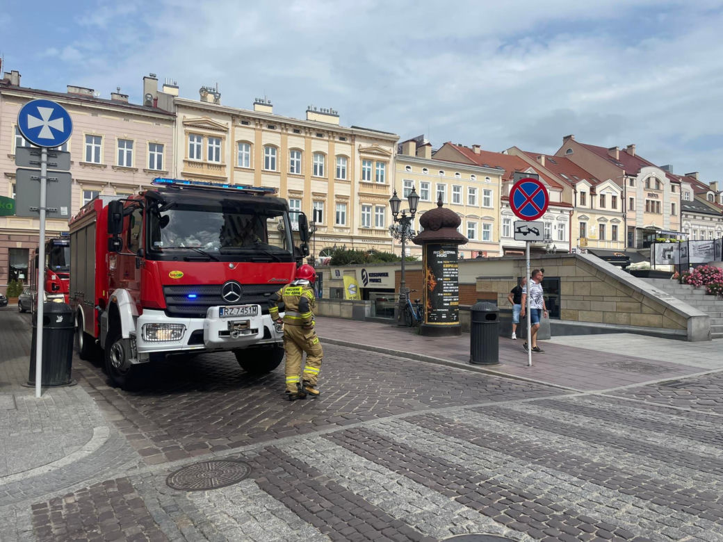 Pożar w Rzeszowskich Piwnicach? Trzy zastępy straży pożarnej przed instytucją 