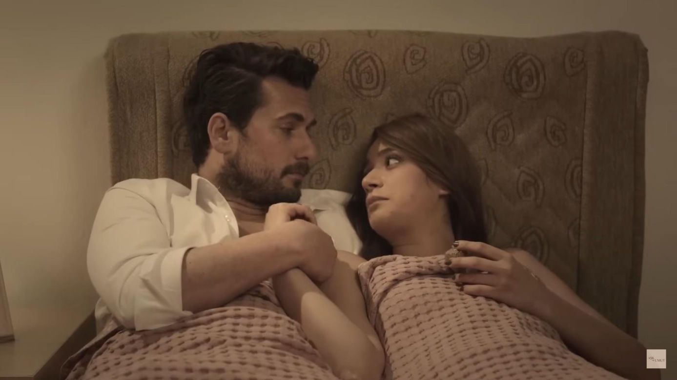 Romantyczna noc Elif i Kuzeya. Te sceny rozgrzeją fanów serialu "Miłość i nadzieja"