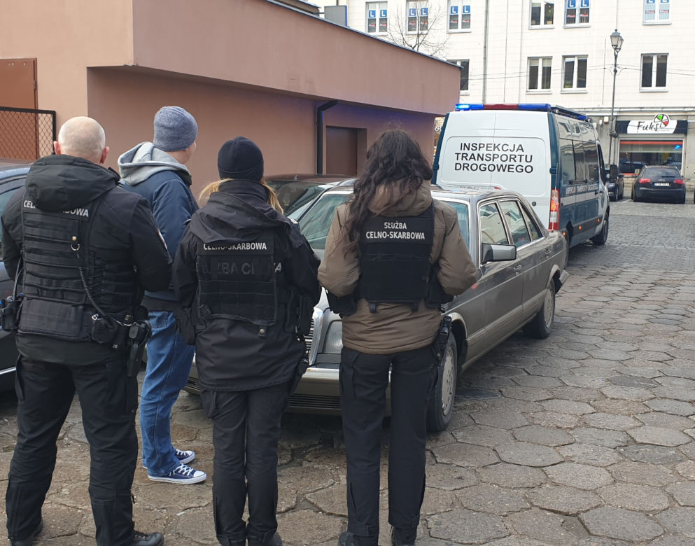 Bolt w Białymstoku. Inspekcja Transportu Drogowego skontrolowała dwóch kierowców. Każdemu z nich grozi 14 tys. złotych kary