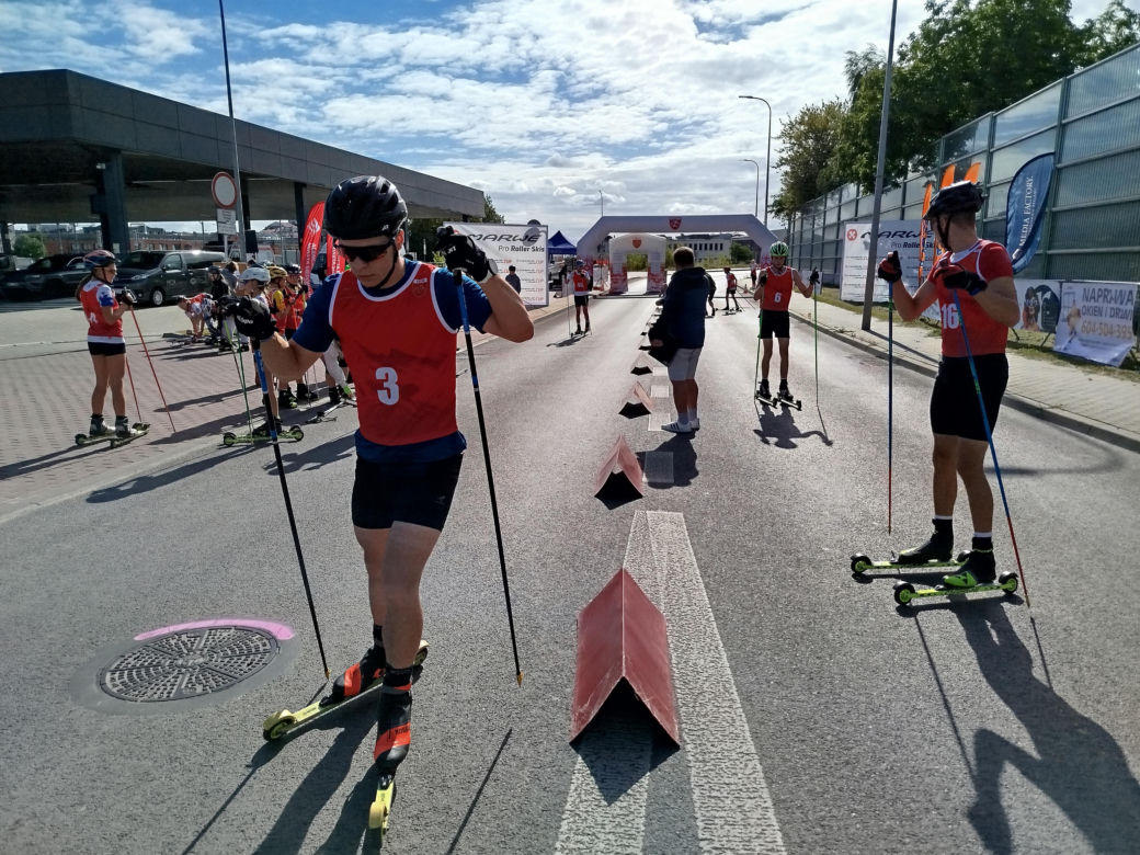 Zawody o Puchar Polski na nartorolkach Marwe Cup 2025 zostały zainaugurowane w Siedlcach