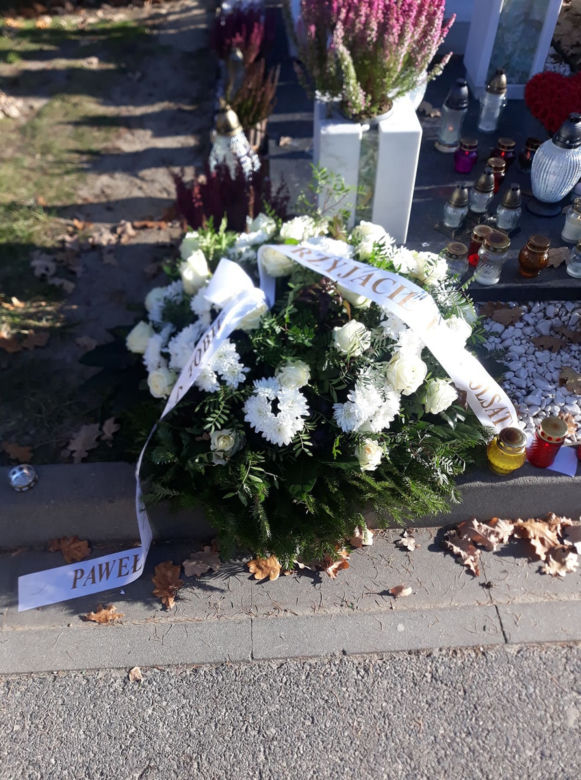 Przyjaciele z Polsatu oddali hołd Korze i Pawłowi Królikowskiemu