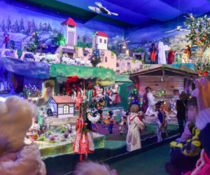 Ruchoma szopka bożonarodzeniowa w kościele zakonu Redemptorystów o. Rydzyka