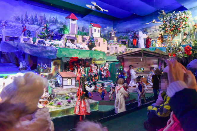 Ruchoma szopka bożonarodzeniowa w kościele zakonu Redemptorystów o. Rydzyka