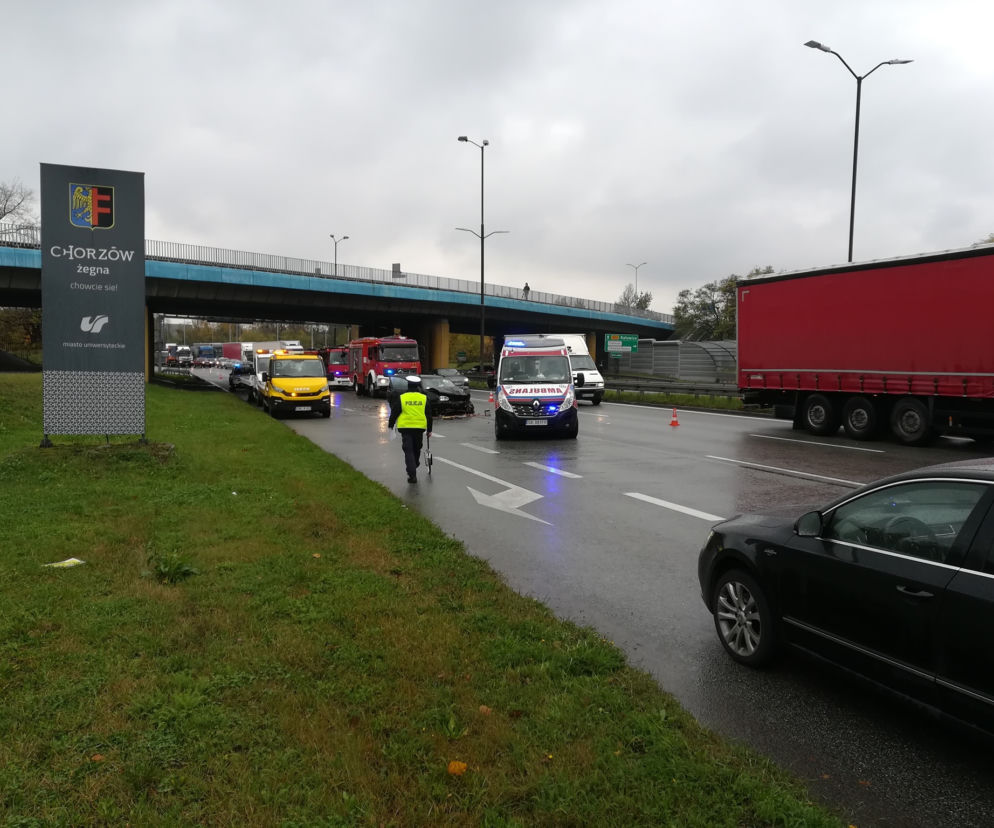 Wypadek na DTŚ w Katowicach. Zderzyły się dwa samochody. Potężne korki na jezdni w stronę Gliwic