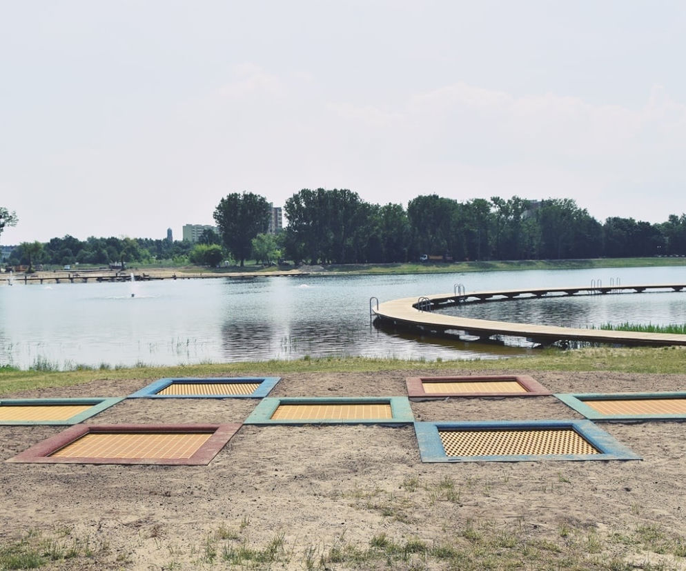 Trampoliny gruntowe nad zalewem