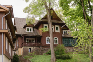 Wtem, na Litwie, dom w stylu zakopiańskim. Nie wiadomo kto, nie wiadomo kiedy