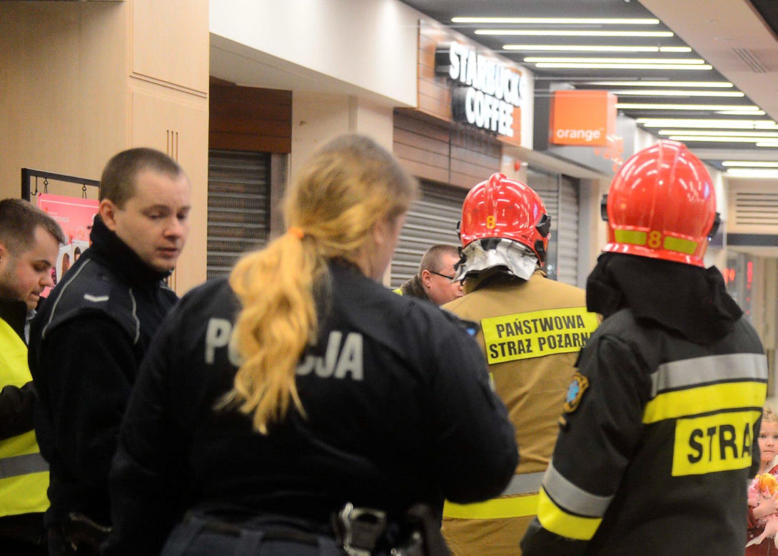 Alarm bombowy w centrum handlowym Promenada 