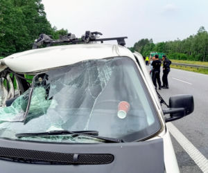 Wypadek busa z dziećmi i wojskowej ciężarówki na S3 pod Zieloną Górą! 12-latka reanimowana. Są inni ranni