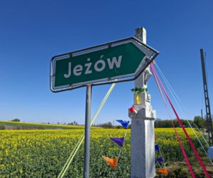 Jeżów. Ta świętokrzyska wieś powstała w XII wieku. Niewielu wie, że była częścią niezwykłej wymiany między zakonnikami. Jak wygląda dziś?