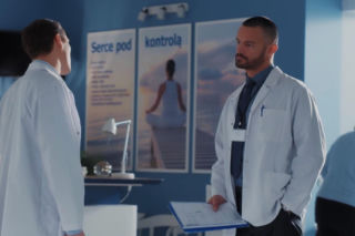 M jak miłość odc. 1923. Olek (Maurycy Popiel), Aleksander Sowiński (Mikołaj Krawczyk)